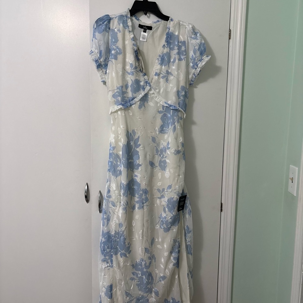 NWT Lulu’s Floral Blue and White Dress